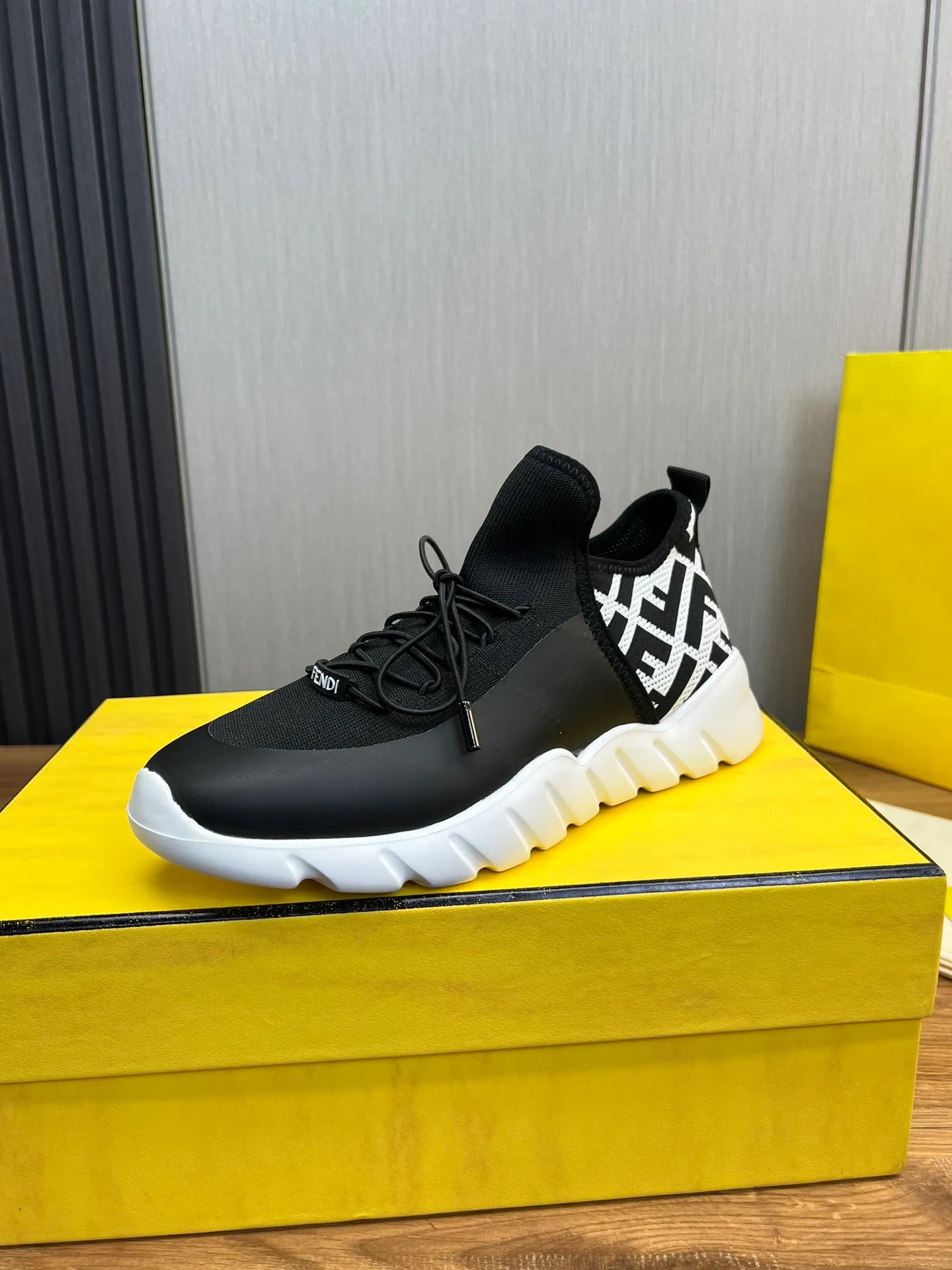 Men's shoes💰680💰 ＦＥＮＤＩ. Fendi🔍Top purchasing agent🇮🇹 The new and popular counter of the popular street boy monster has original factory configuration, original fly-knit fabric imported from Italy, high-quality printing technology, imported water-dyed cowhide with breathable mesh lining, breathable and comfortable, soles: original factory special soles are super comfortable, original factory single goods 🔍high quality, you can enter and leave the counter at will, welcome to compare, code number 39-44 (can be ordered 38.45.46)